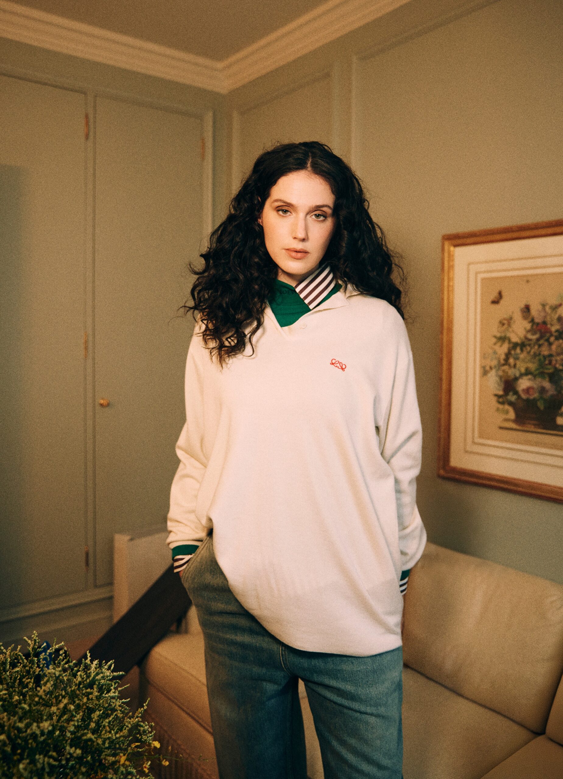 Eva Victor wearing a soft tousled curls hairstyle at Loewe Paris Fashion Week